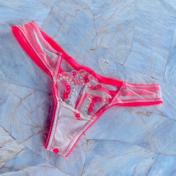 New VS DREAM ANGELS Sweetheart Strappy Thong Panty Small - Picture 3 of 12